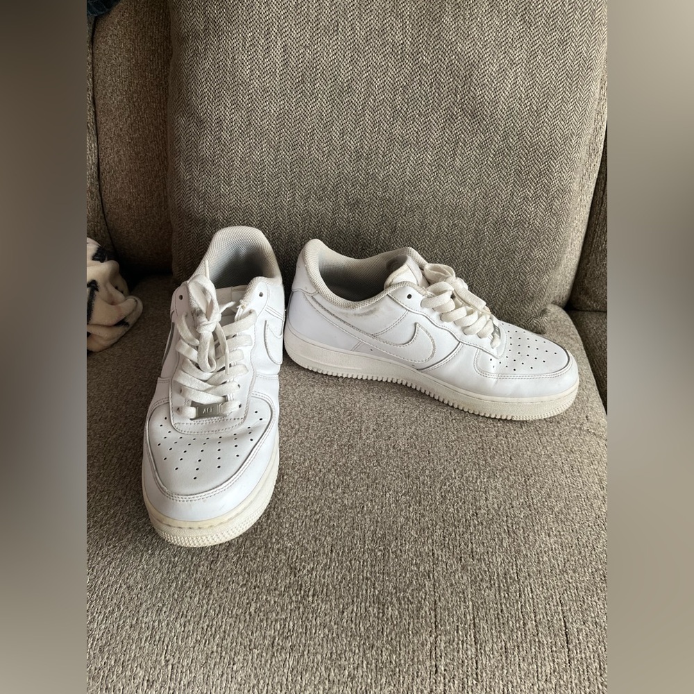 Nike Men’s Air Force 1 '07 Triple White Shoe CW2288-111 Size 9.5